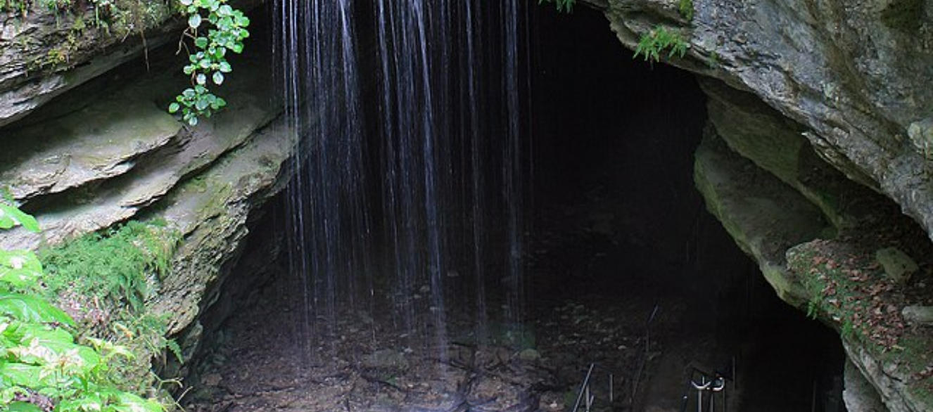 This is a picture of  one of the many caves near Happy Trails RV Park at Cave City, KY.